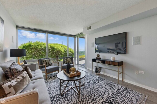 Foto del edificio - 9715 Woods Dr