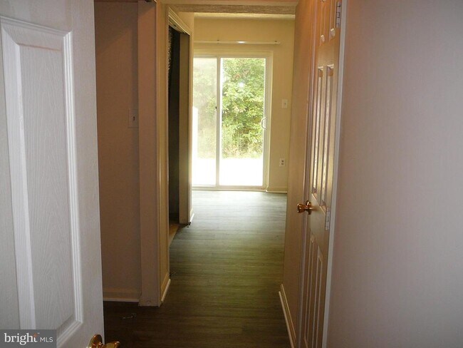 Foto del edificio - 406 Park Cove Dr