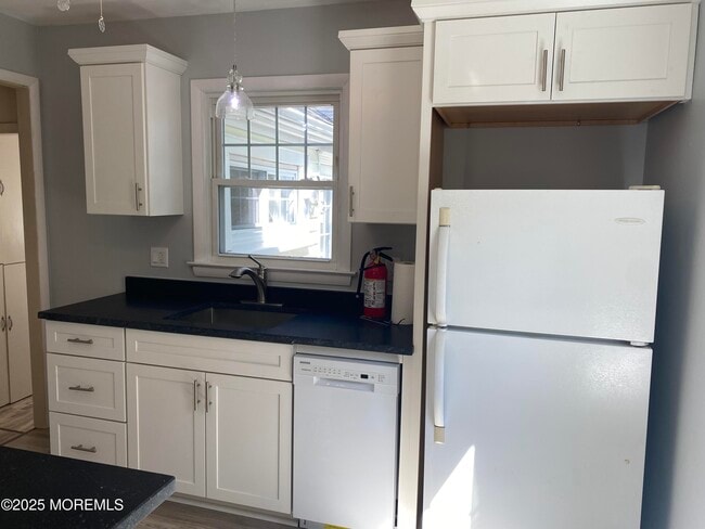 Building Photo - 21 E Lincoln Cir