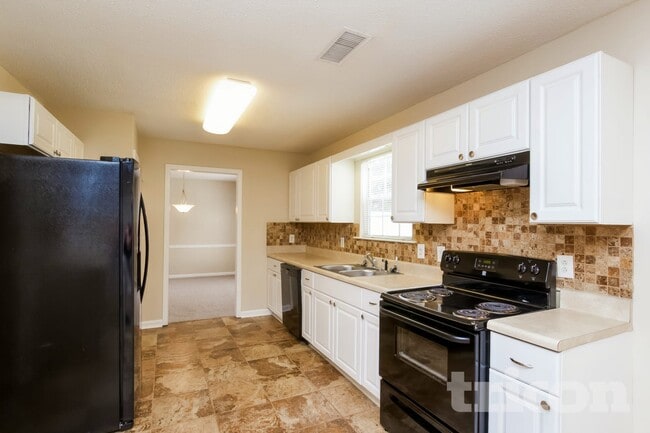 Foto del edificio - 2198 Colony Dr