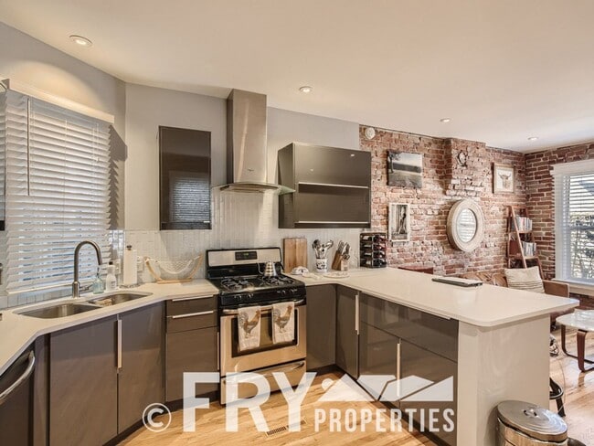 Building Photo - Remodeled 1 Bedroom in Cole