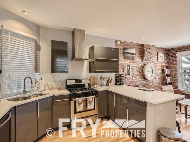 Foto del edificio - Remodeled 1 Bedroom in Cole