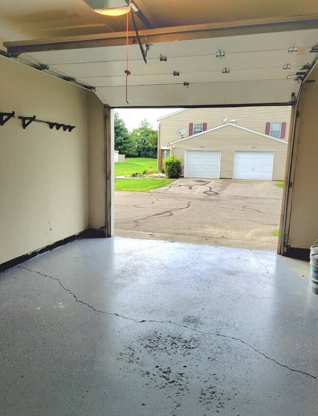 Building Photo - 6818 Wildwood Ct