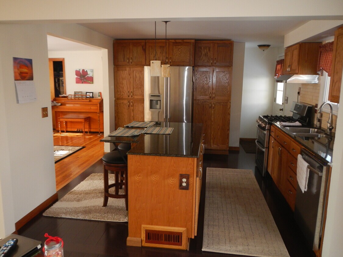 Building Photo - 130 Brookview Ln