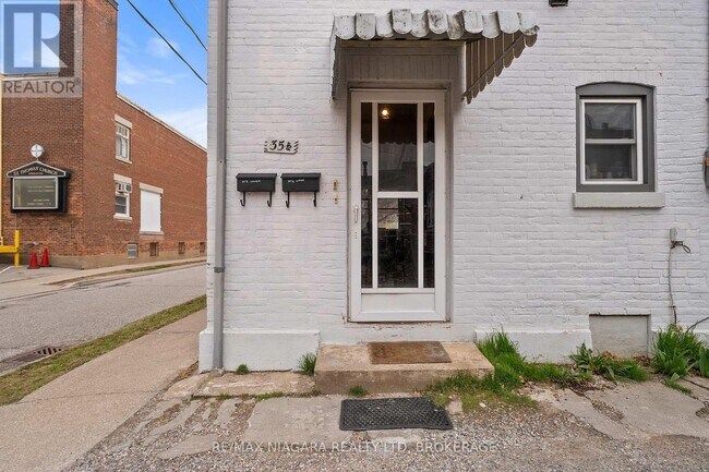 Building Photo - 35 1/2 Cherry St