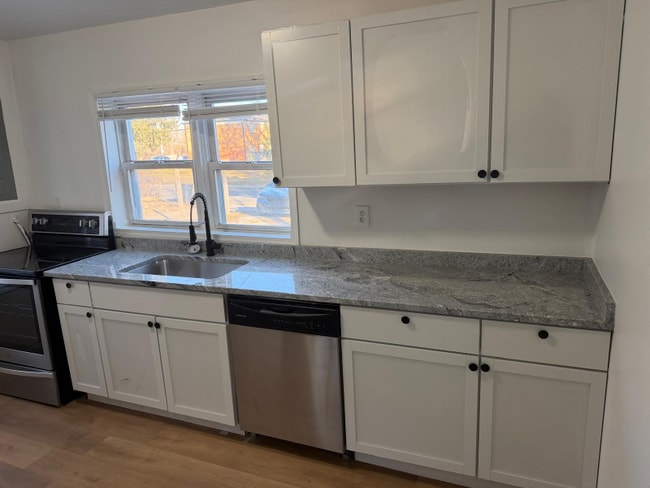 Building Photo - 1665 Elaine Rd