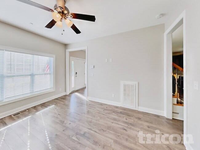 Foto del edificio - 465 Hunter Way