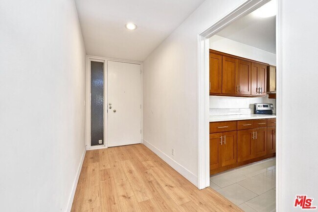 Foto del edificio - 9221 Charleville Blvd
