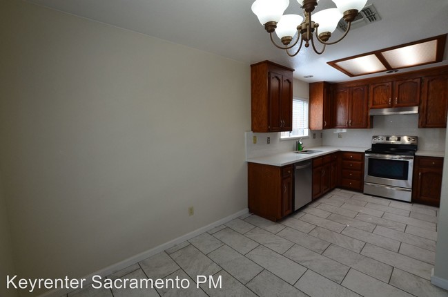 Building Photo - 8884 Sonoma Valley Way
