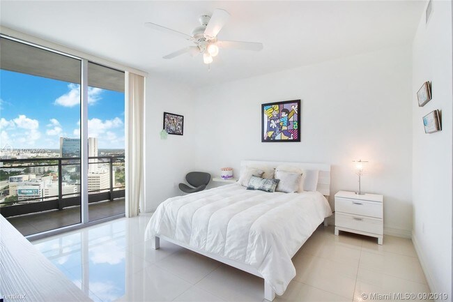 Building Photo - 2 br, 2 bath  - IVY CONDO