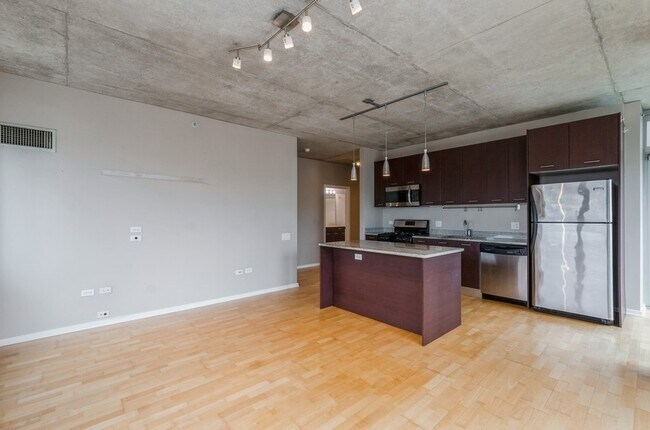 Building Photo - 659 W Randolph St