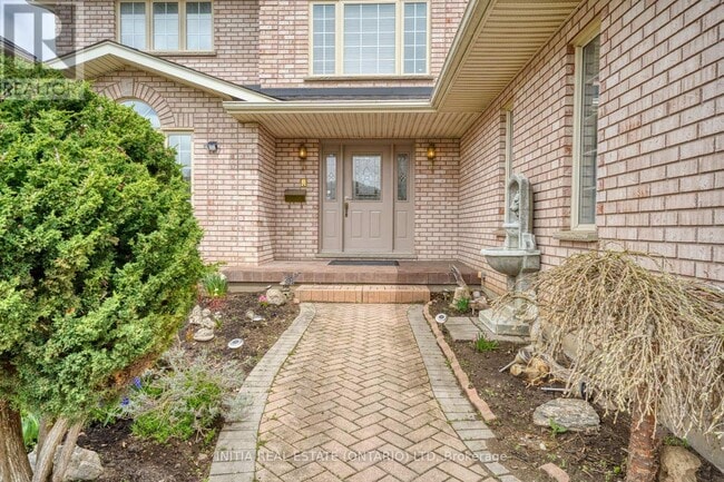 Photo du bâtiment - 136 Doon Dr