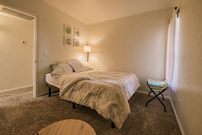 Foto del edificio - Move In Special- Serene 2-Bed Condo Catali...