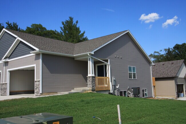 Building Photo - 430 Sunflower Drive