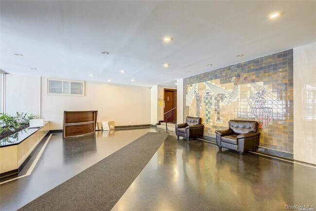 Foto del edificio - 63-84-84 Saunders St