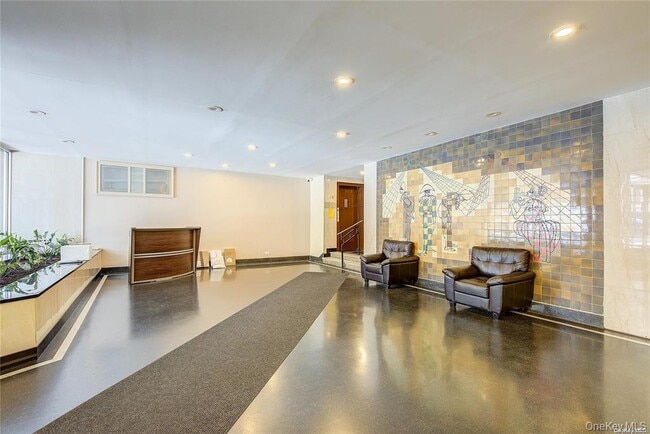 Building Photo - 63-84-84 Saunders St