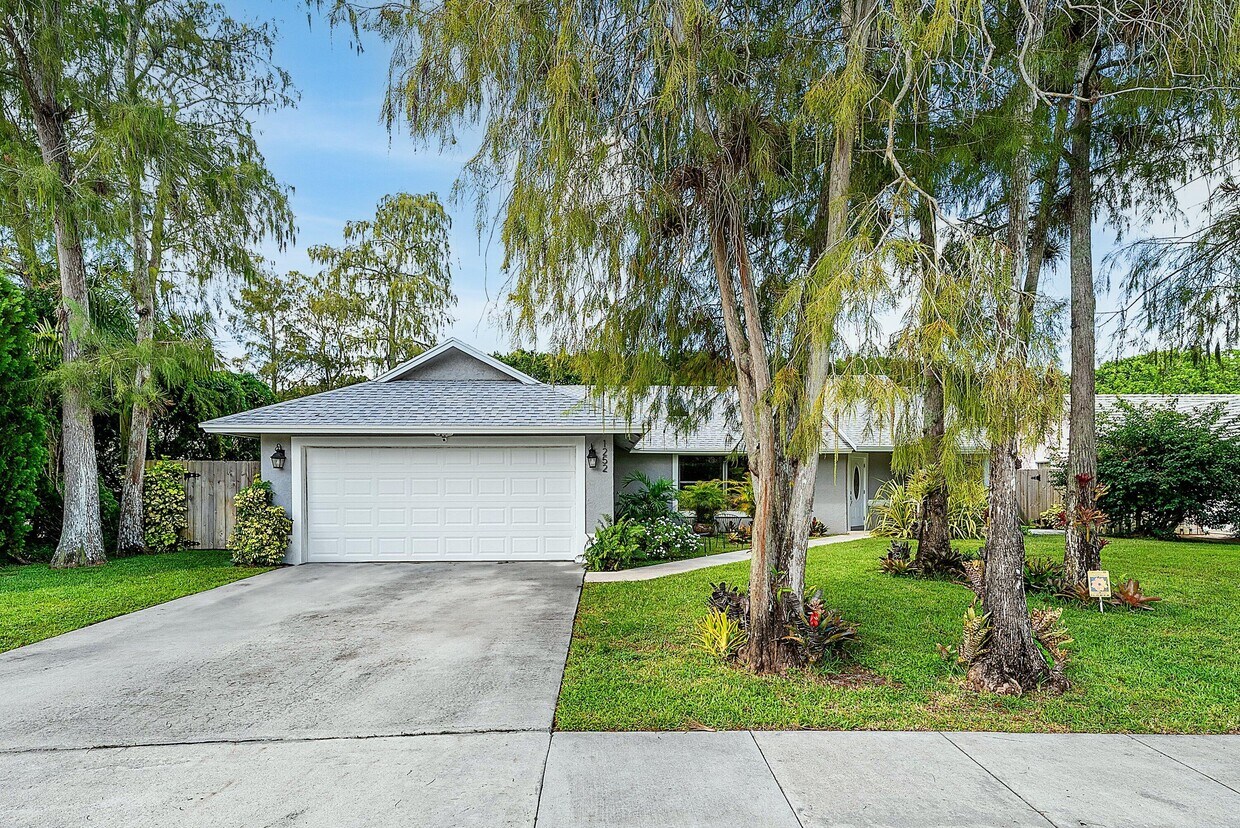 Foto principal - 1252 Raintree Ln