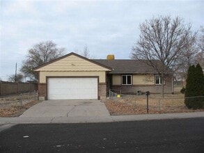 Building Photo - 601 W Indian Creek Dr