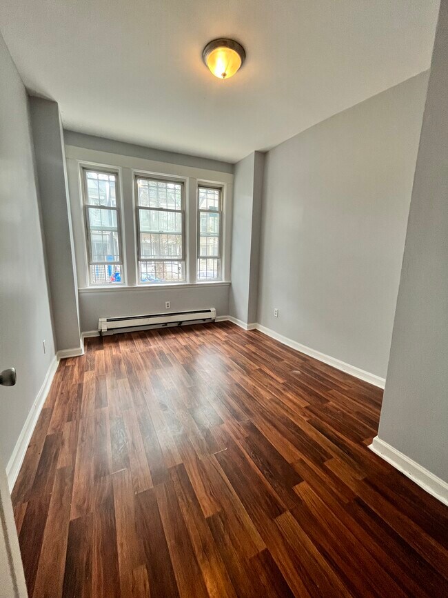 117 Grant Ave 1R - 114 Grant Ave