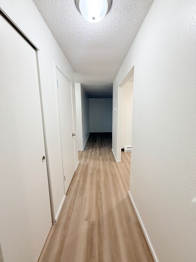 Interior Photo - LuDon Luradel