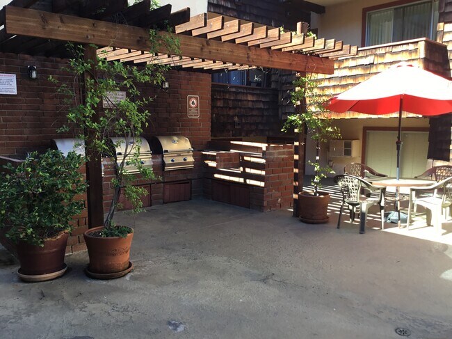 Community BBQ Area - 5400 Newcastle Ave