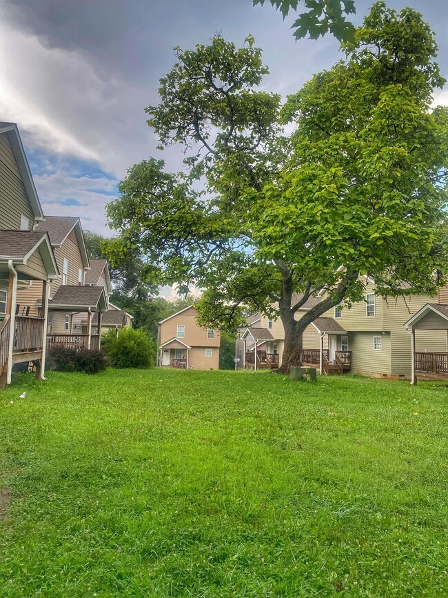 Building Photo - 12 Townview Dr