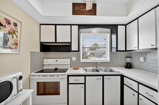 Building Photo - 2673 Barkley Dr E