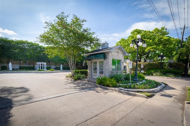 Building Photo - 6000 Reims Rd
