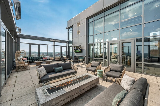 Building Photo - Six11