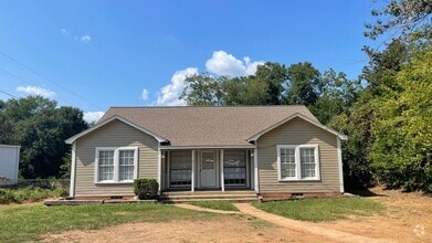 Building Photo - 2021 Center Rd