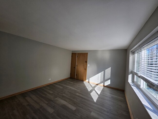 Building Photo - 6788 N Sauganash Ave