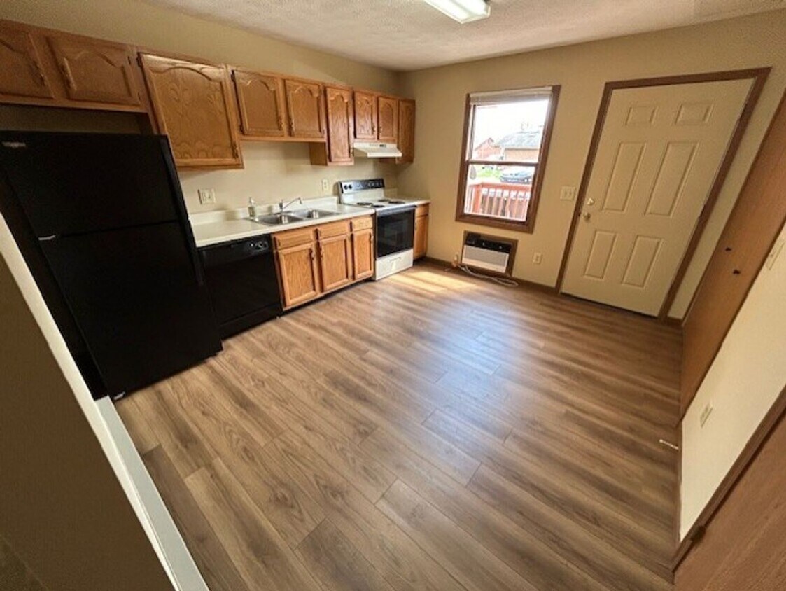Primary Photo - 2 Bedroom & 1.5 Bath Townhome with Garage ...