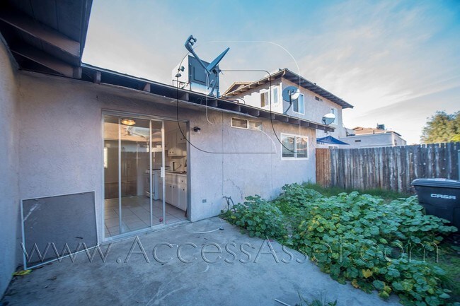 Foto del edificio - 1170 Rosalia Ave