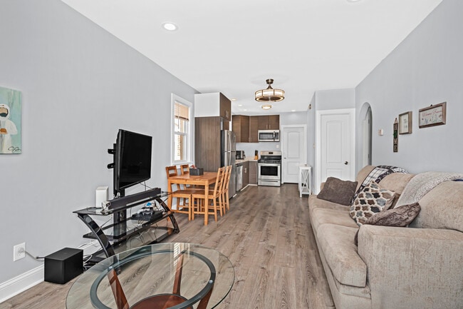 Building Photo - 9105 S Racine Ave