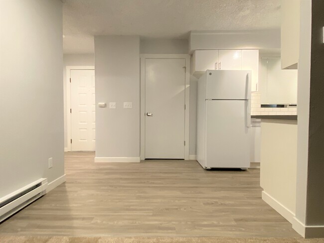 Building Photo - Lochmoore Shores Apartments