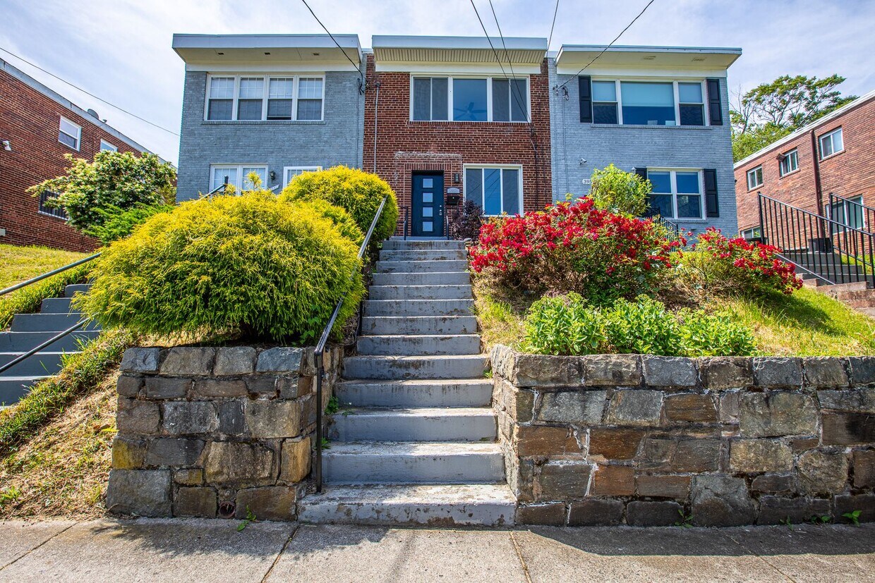 3959 Clay Pl NE, Washington, DC 20019 Townhome Rentals in Washington