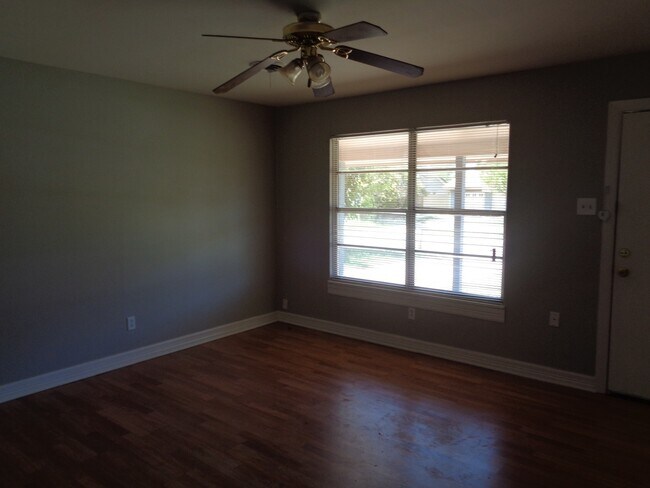 Building Photo - Great Family Home