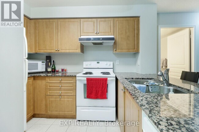 Photo du bâtiment - 330-1330 Red Maple Rd