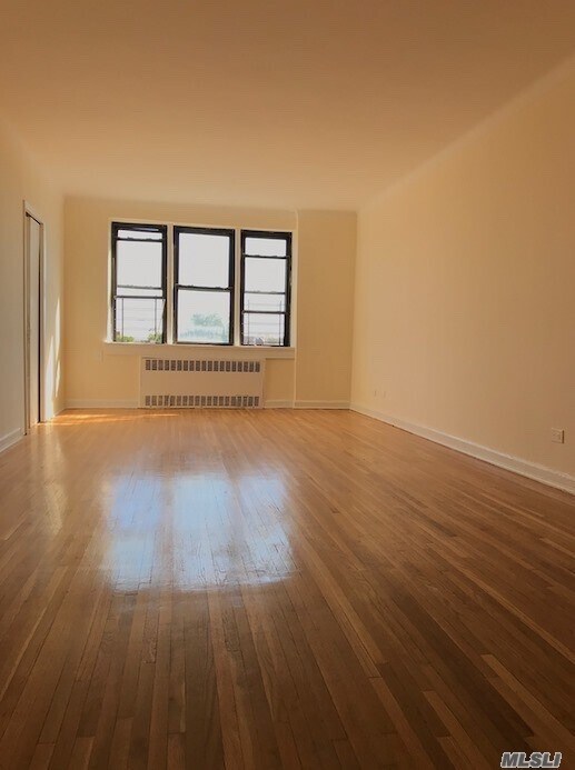 Foto del edificio - 143-50 Hoover Ave