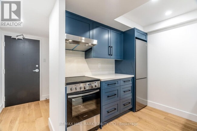 Photo du bâtiment - 705 King St W