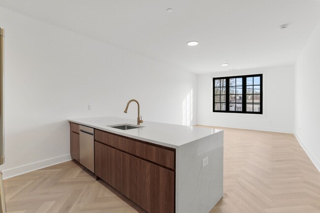 Building Photo - 100 E Putnam Ave