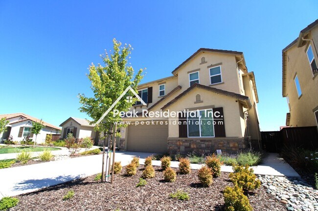 Foto del edificio - Updated 4bd/3ba Folsom Home with 2 Car Garage