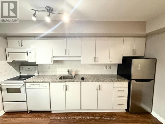 Building Photo - 30 Herons Hl Wy