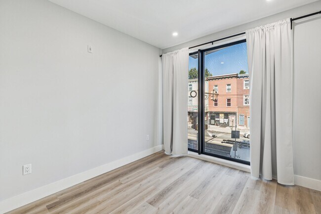 Foto del edificio - 3748 Lancaster Ave