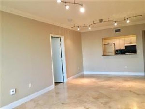 Building Photo - 3020 NE 32nd Ave