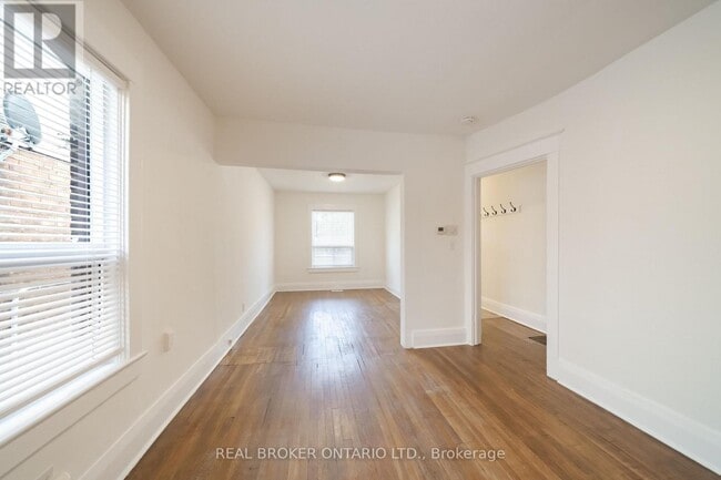 Building Photo - 542 Glebeholme Blvd