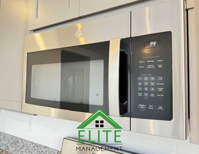 Foto del edificio - Beautiful 4 Bedroom, 3 Full Bath Two Story One year Old Home