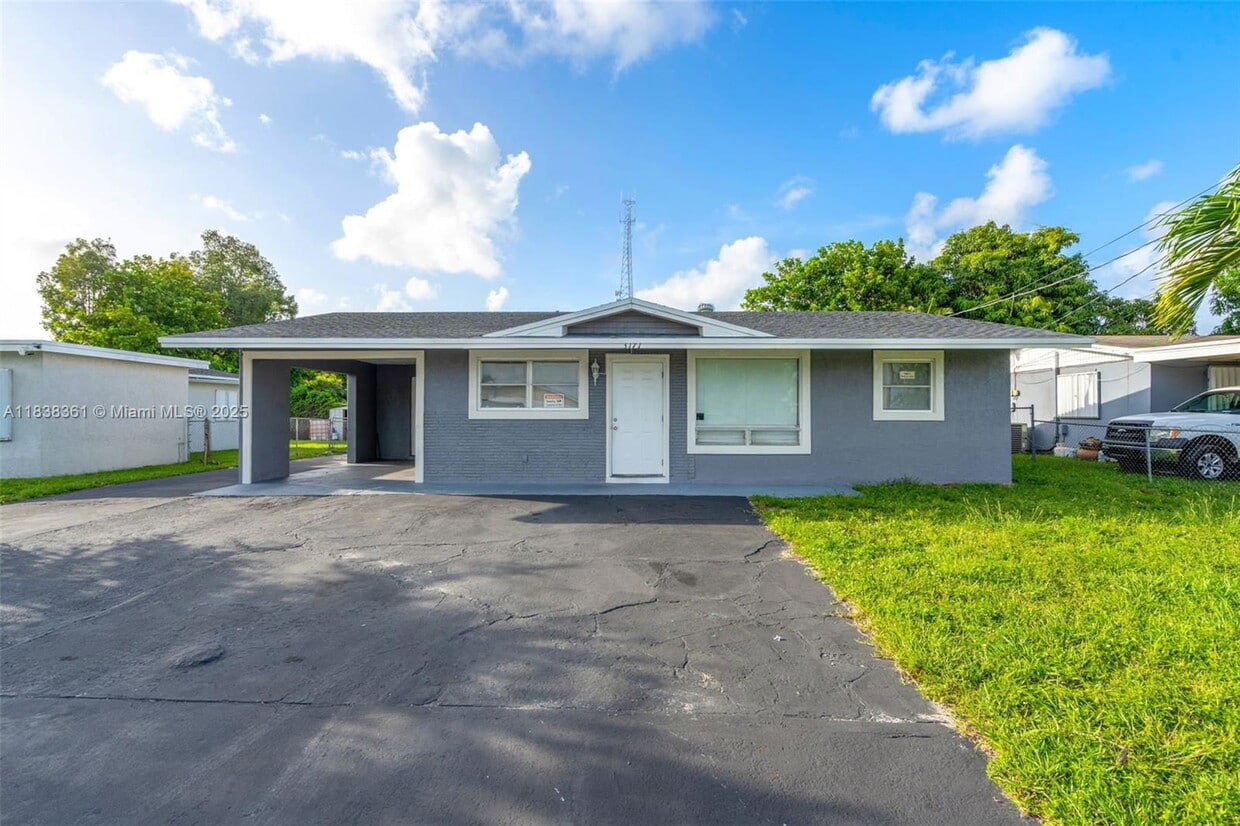 Foto principal - 3171 NW 16th St