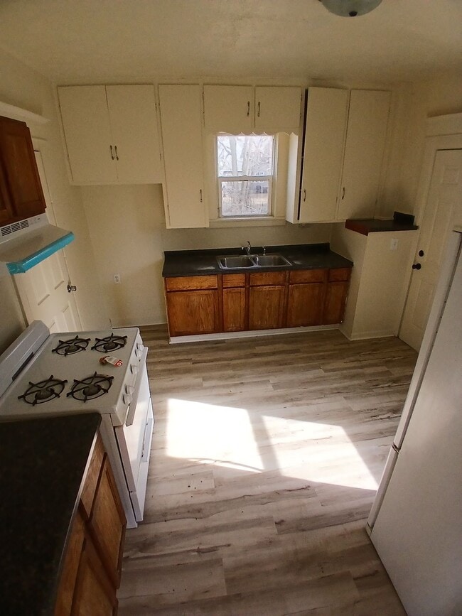 Building Photo - 231 Forest Ave