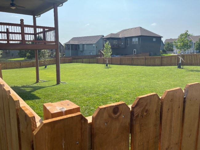 Building Photo - 904 N Cypress Cir